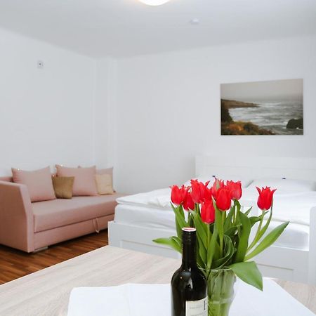 Ferienwohnung in der Fußgängerzone Gartenblick - Studio Apartment Eisenstadt Exterior foto