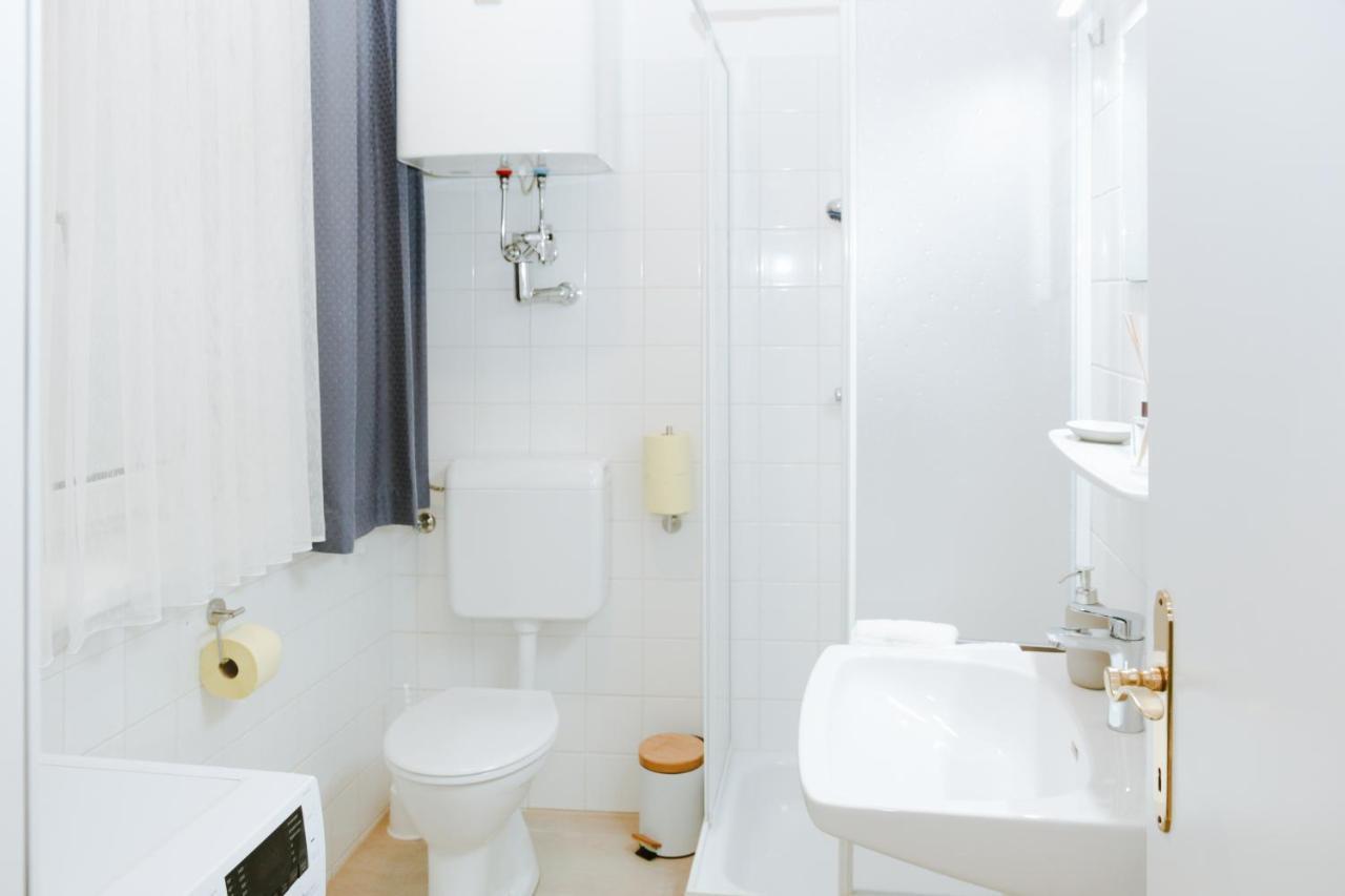 Ferienwohnung in der Fußgängerzone Gartenblick - Studio Apartment Eisenstadt Exterior foto
